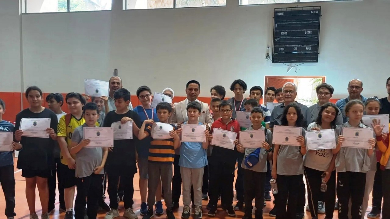 在西马夫国际象棋锦标赛中取得成功的学生获得奖励 - Vitrin News